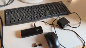 スティックコンピューター8.00 GB・IOデータ『時間割看板２』・無線キーボード・無線マウス